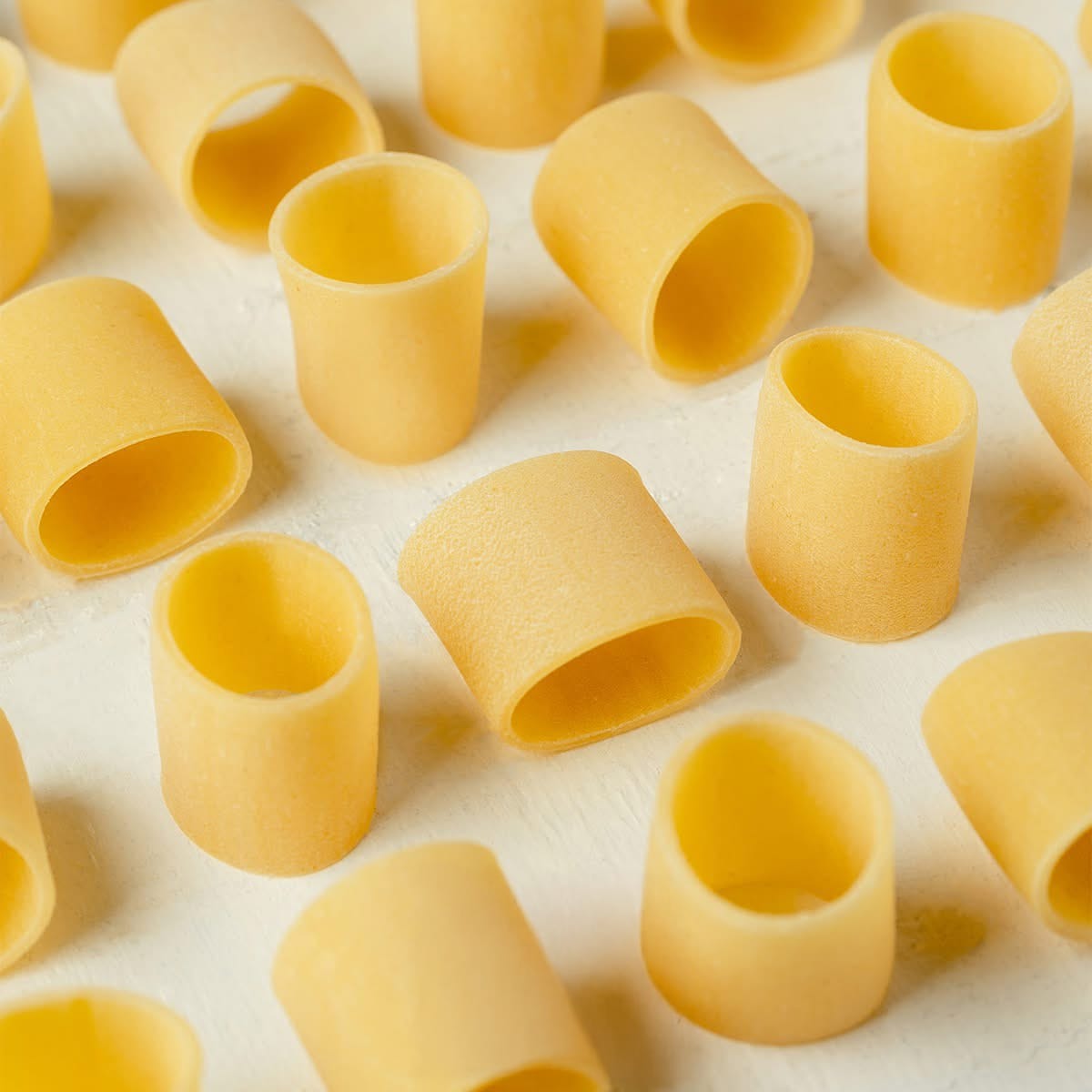 Calamarata secca Buffa sul tavolo